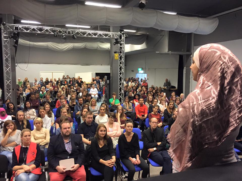 Malmö University for Refugees – Helping the Community